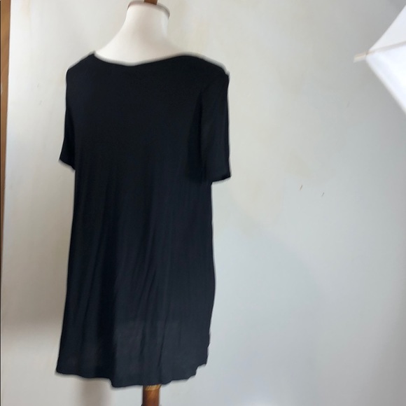 Black long basic tunic length t-shirt - Picture 4 of 4